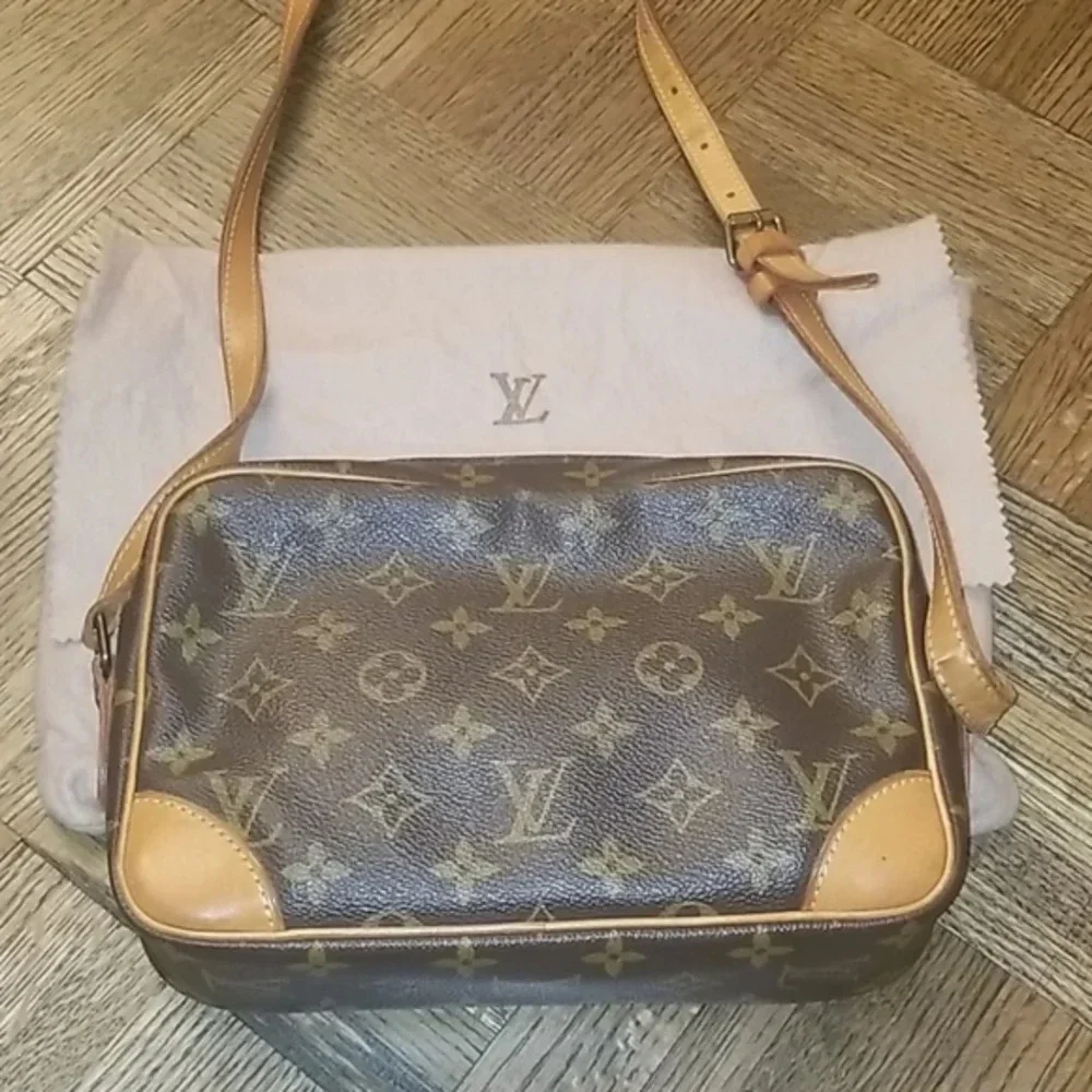 Louis Vuitton Monogram Trocadero Crossbody Bag - Picture 3 of 16